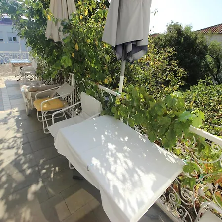 In Near The Lejlighed *