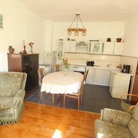 Simplistic In Near Sea Apartment *