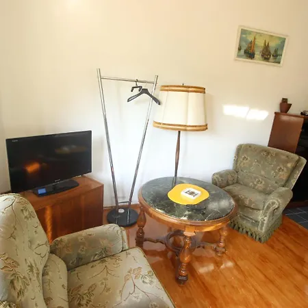 Simplistic In Near Sea Apartment *