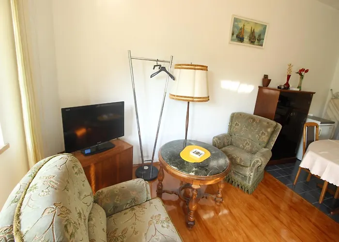 In Near The * Стариград-Пакленица