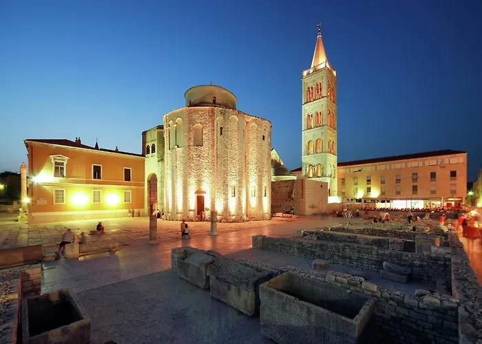 In Near The Апартаменты Стариград-Пакленица